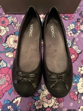 Vionic Black Ballet Flats with Bow Accent